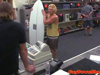 Gönimel surfer spitroasted at pawnshop